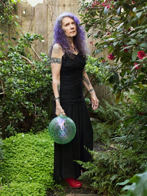 The Many Faces of Women Who Identify as Witches | Hexen