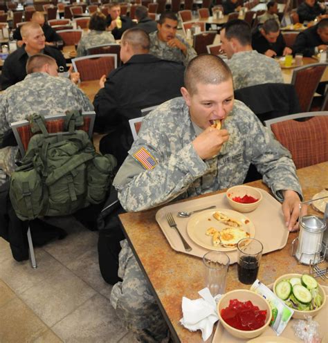 Army: 1 in 3 dining facilities will close or shrink within three years