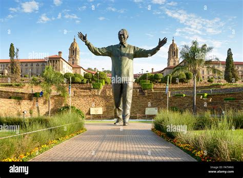 Mandela Statue by The Union Buildings on Meintjieskop, Pretoria, City Stock Photo: 92745386 - Alamy