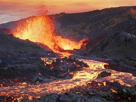 La Réunion : les spectaculaires photos du Piton de la Fournaise en éruption | Paysage volcanique ...