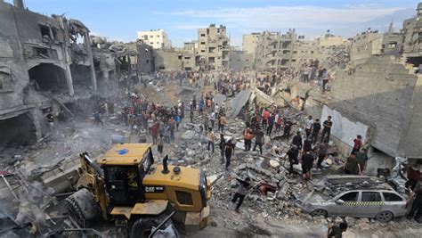 Gaza: Israel bombs Jabalia camp again after Tuesday massacre