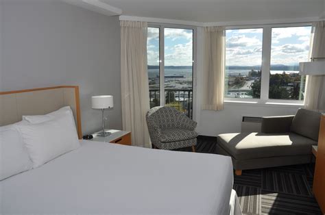 Nanaimo Hotel Rooms with Ocean Views | Coast Bastion Hotel