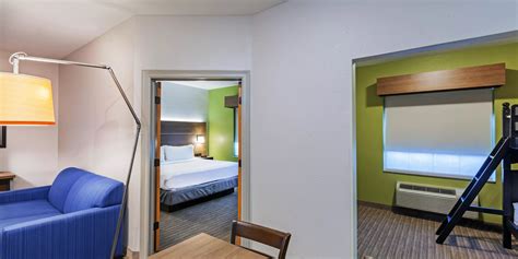 Holiday Inn Express & Suites Tulsa S Broken Arrow Hwy 51 Guest Room ...