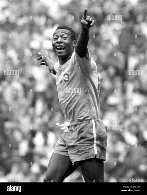 Brazil pele world cup 1970 Black and White Stock Photos & Images - Alamy