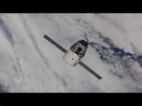 Here's a hardly seen video of a dragon docking taken by a Russian ...