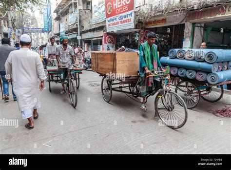 Cycle rickshaw bangladesh hi-res stock photography and images - Alamy