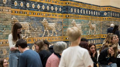 Babylon Berlin: Antiquities museum shuts for 14-year facelift - News ...