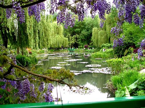 Monet's beautiful, serene garden in Giverny, France (Jardins de Giverny) ... What an inspiration ...