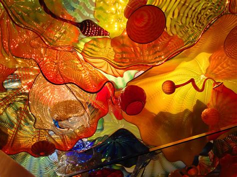 Solve Dale Chihuly Art Glass jigsaw puzzle online with 266 pieces