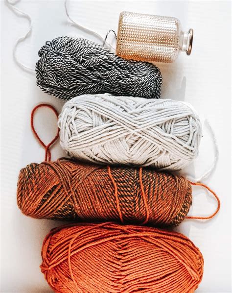 What is a Skein of Yarn? - Sarah Maker