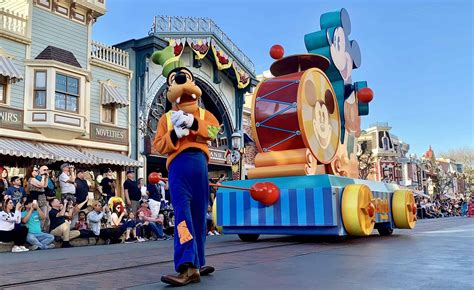 PHOTOS, VIDEO: Mickey's Soundsational Parade Returns to Disneyland with New Floats for "Get Your ...