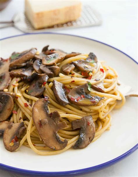 15 MINUTE GARLIC MUSHROOM PASTA (NO CREAM) - The clever meal