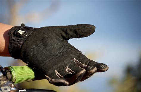 Best Extreme Cold Weather Gloves for 2021 - Authorized Boots