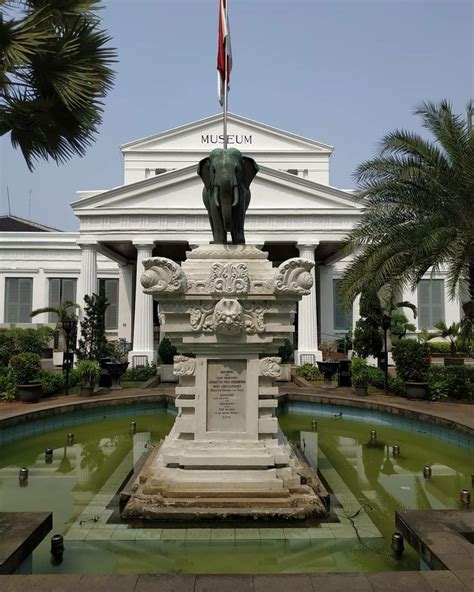 Museum Nasional Indonesia | Indonesia, Museum, Geologi