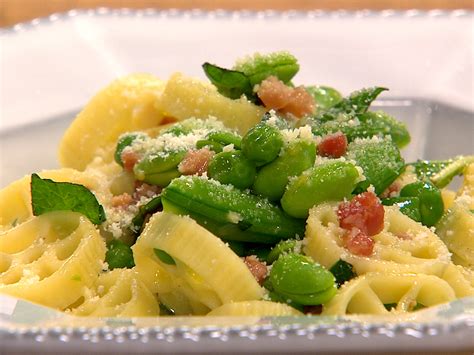 pasta with pancetta and peas giada