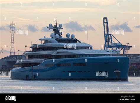 Joe lewis yacht aviva hi-res stock photography and images - Alamy