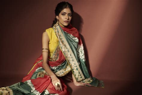 A celebration of Banaras’ rich and rare weaving traditions - India ...