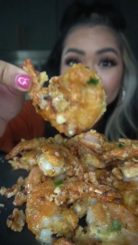 Honey Walnut Shrimp [Video] in 2022 | Shrimp recipes easy, Recipes ...