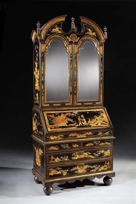 A QUEEN ANNE BLACK JAPANNED BUREAU CABINET 18th century | English antique furniture