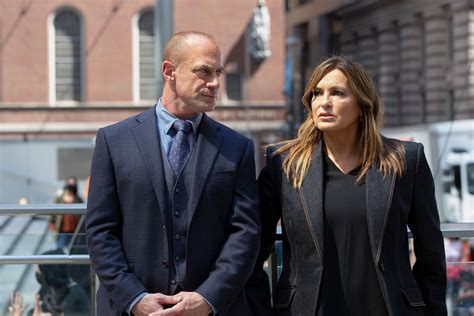 SVU Law and Order Season Finale 2023: Bensler Flirting? | NBC Insider