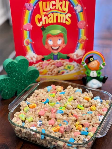 Lucky Charms Cereal Bars - The Cookin Chicks