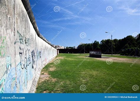 Berlin Wall Memorial with Graffiti. Editorial Stock Image - Image of ...