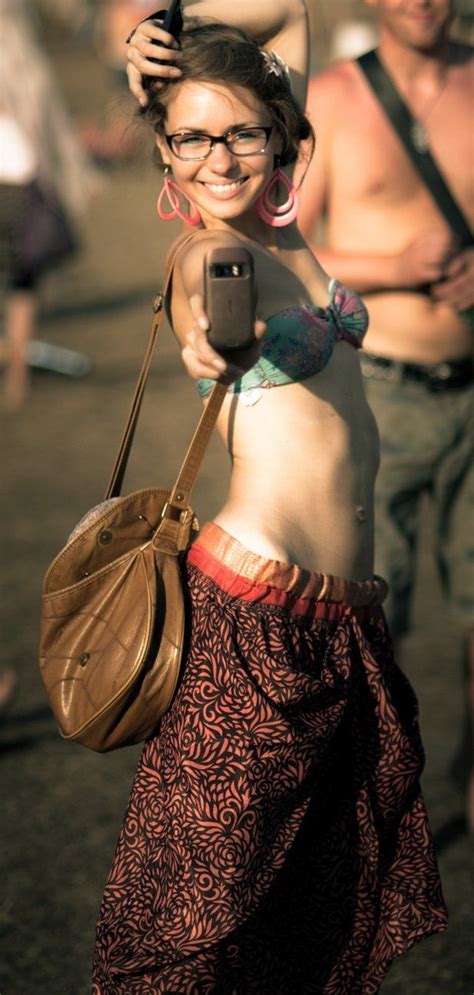 ozora festival Hippie Life, Hippie Gypsy, Hippie Style, Bohemian Style, Raver Outfits, Girls ...