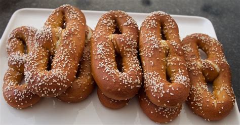 Food Hunter's Guide to Cuisine: South Philly Style Soft Pretzels