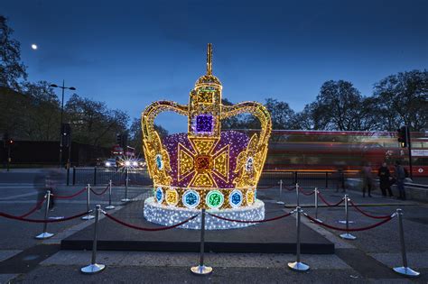 Marble Arch marks Coronation with a majestic crown installation - Marble Arch London