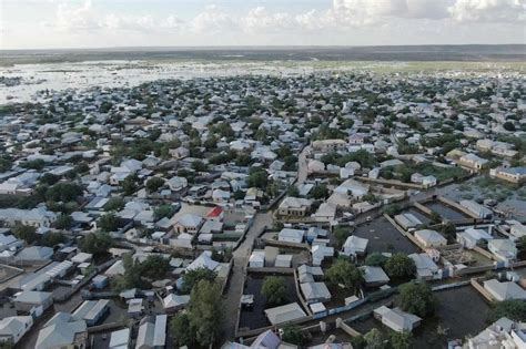 Hundreds of thousands displaced following historic floods in Somalia ...