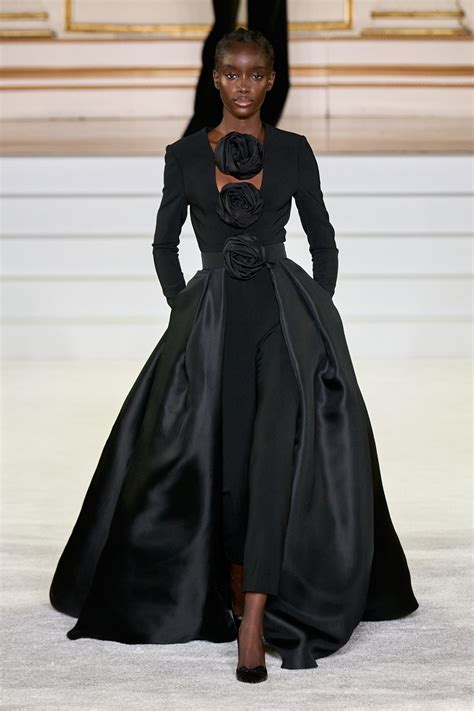 Carolina Herrera Fall 2023 Ready-to-Wear Collection | Vogue