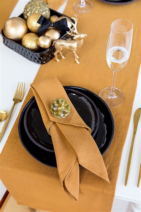 Table etiquette basics. Things to do or not to do with napkins - perfect-handmade