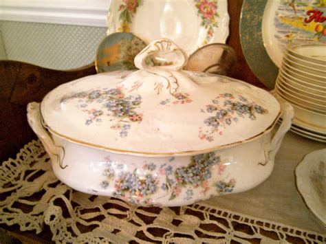 Mrs. Livin the Dream: antique dishes.