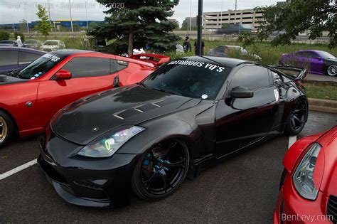 Black Nissan 350Z with CD Fenders and Hood - BenLevy.com