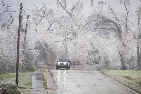 Ice storm in Texas, Arkansas, Oklahoma kills at least 9