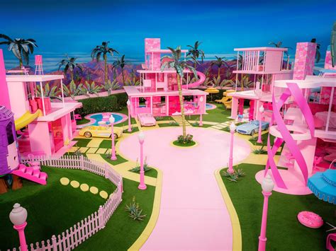 Inside the Barbie Dreamhouse, a Fuchsia Fantasy Inspired by Palm Springs | Architectural Digest