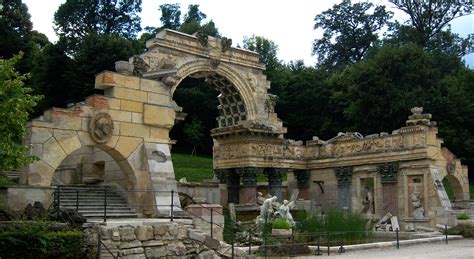 File:Roman Ruins at Schönbrunn.JPG - Wikimedia Commons