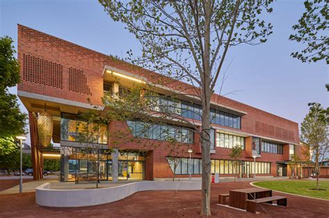 Curtin University Midland Campus / Lyons + Silver Thomas Hanley | ArchDaily