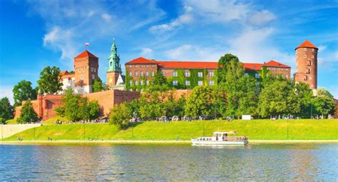 Wawel Royal Castle - Tickets - Visit 14th Century Castle | isango.com