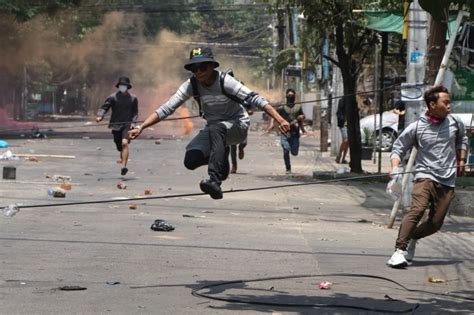 Eleven Killed As Myanmar Protesters ‘Fight Soldiers With Rifles’ | Kashmir Observer