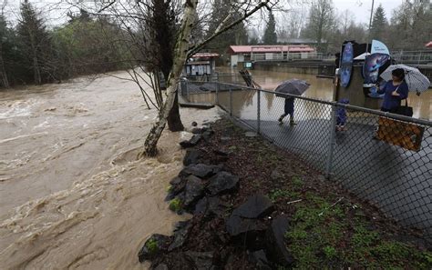 Rain and flooding to continue into the weekend, but Seattle area could ...