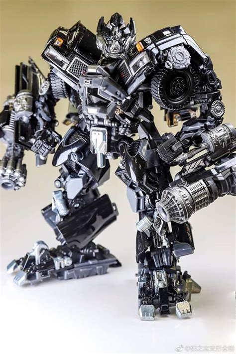 Movie Masterpiece MPM-06 Ironhide In-Hand Images - Transformers News ...