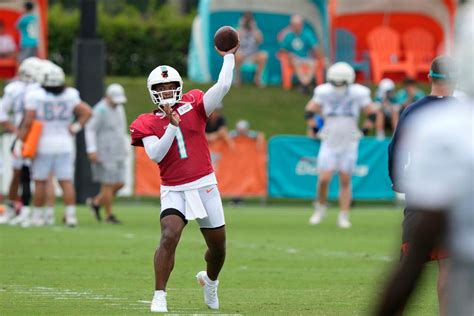 Dolphins quarterback Tua Tagovailoa somersaults away from trouble - al.com