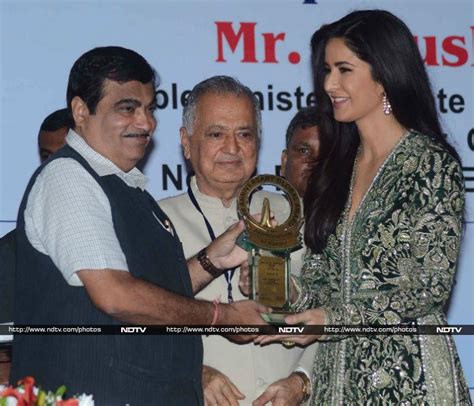 Katrina's Big Day: Actress Collects Smita Patil Award