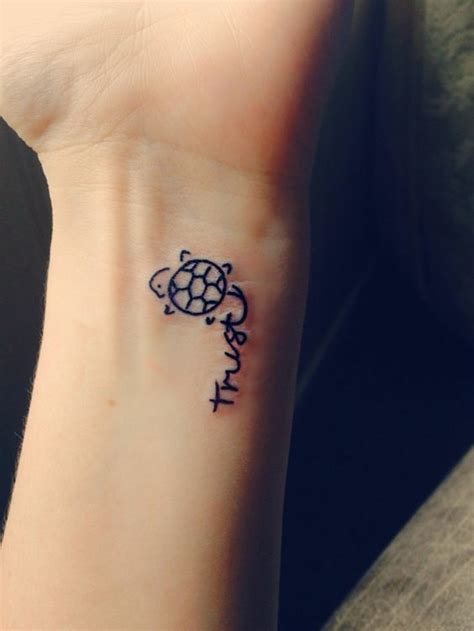 Tatuajes Tortugas | Turtle tattoo designs, Small wrist tattoos ...