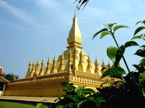 That Luang - Tavanh Travel Service