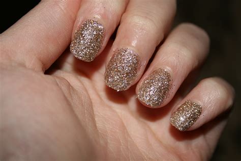 Love & Glamour: The Budget Series: Christmas Glitter Nails part 2