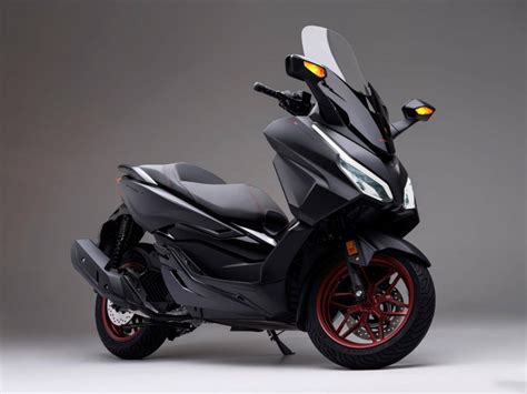 2023 HONDA Forza 125/350海外發表：前後燈具、儀表改動，新面目登場！