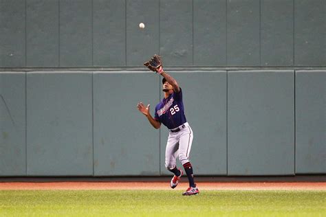 Minnesota Twins Byron Buxton wins Fielding Bible Award