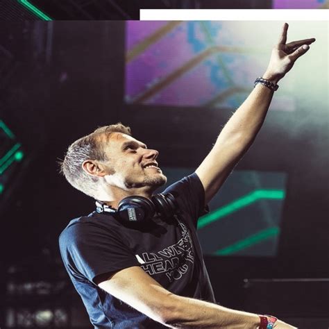 دانلود موزیک ویدیو Armin van Buuren با نام Feels So Good